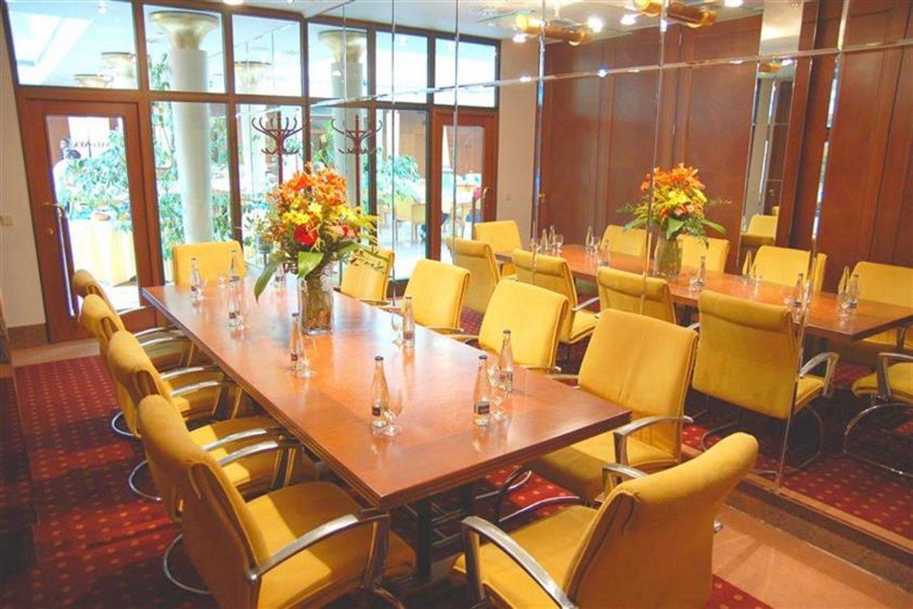Galerie Royale Hotel Prague Luaran gambar