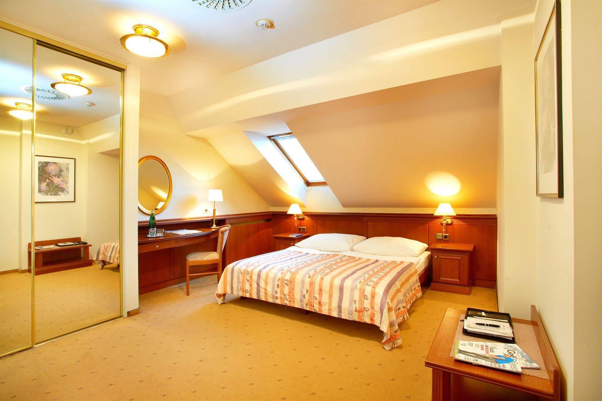 Galerie Royale Hotel Prague Luaran gambar