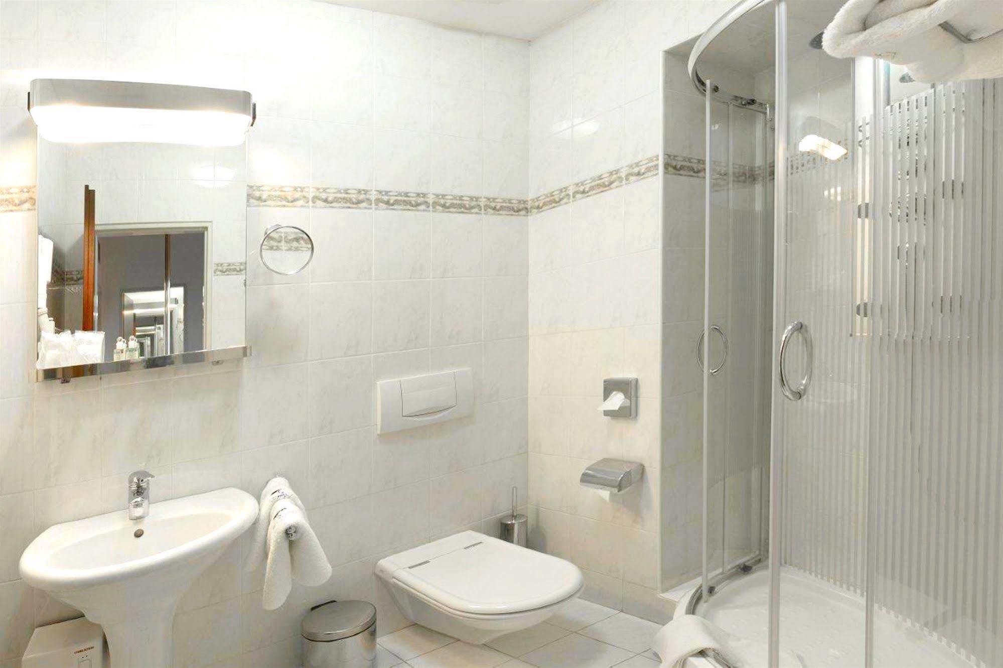Galerie Royale Hotel Prague Luaran gambar