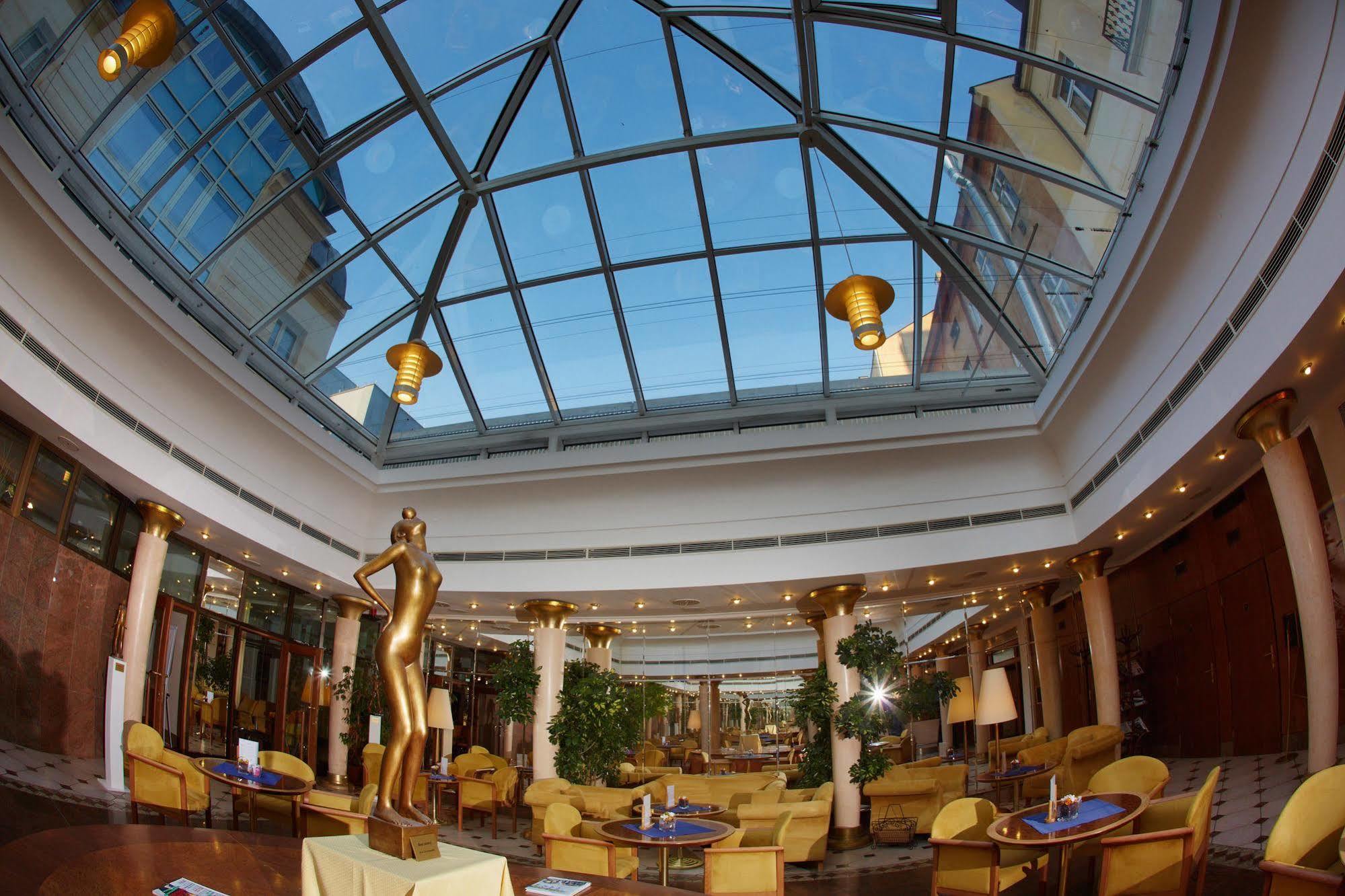 Galerie Royale Hotel Prague Luaran gambar