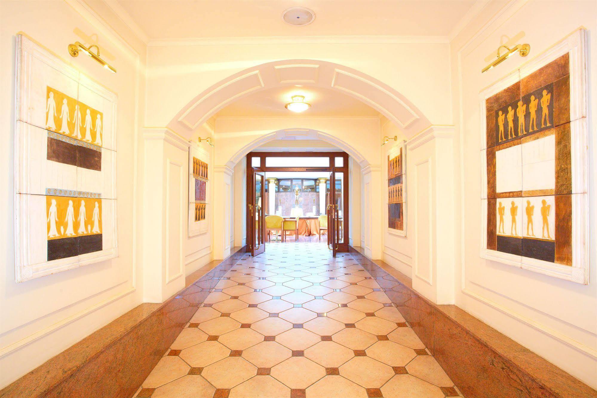 Galerie Royale Hotel Prague Luaran gambar